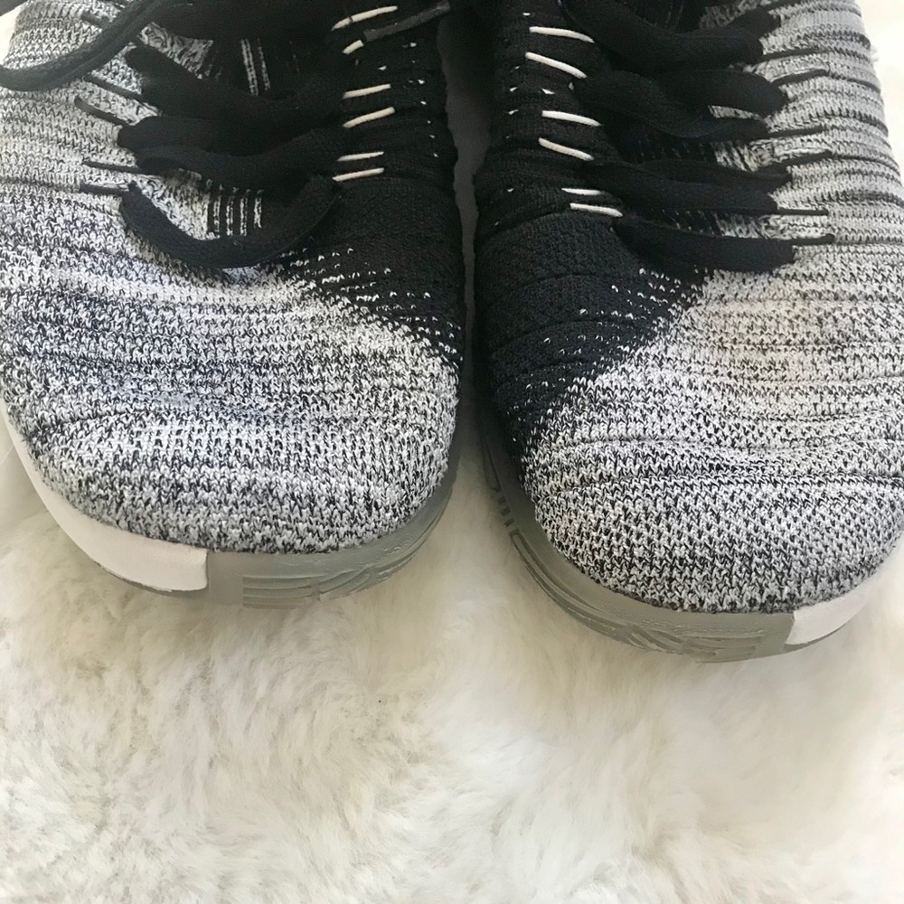 Nike Hyperdunk 2016 Flyknit Zoom Gray Sneakers - Picture 9 of 15